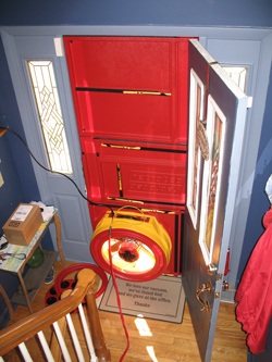 How a blower door test works